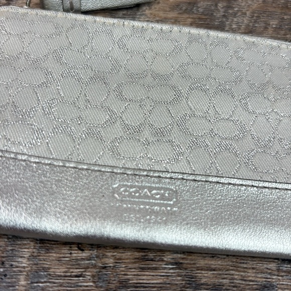 Coach Metallic Silver Leather Logo Keychain Wallet ID Holder - Picture 2 of 7